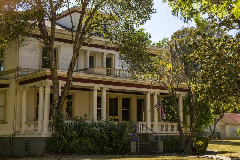 America's Lost Living Room: How We Traded Our Front Steps for Garage Doors